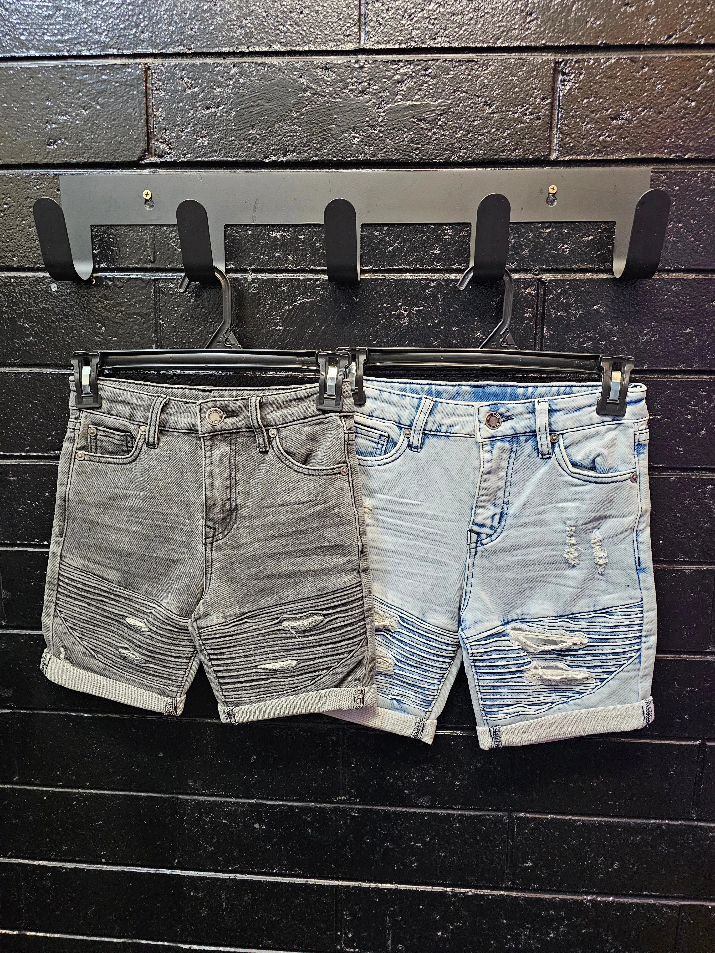 Airy short by St Goliath