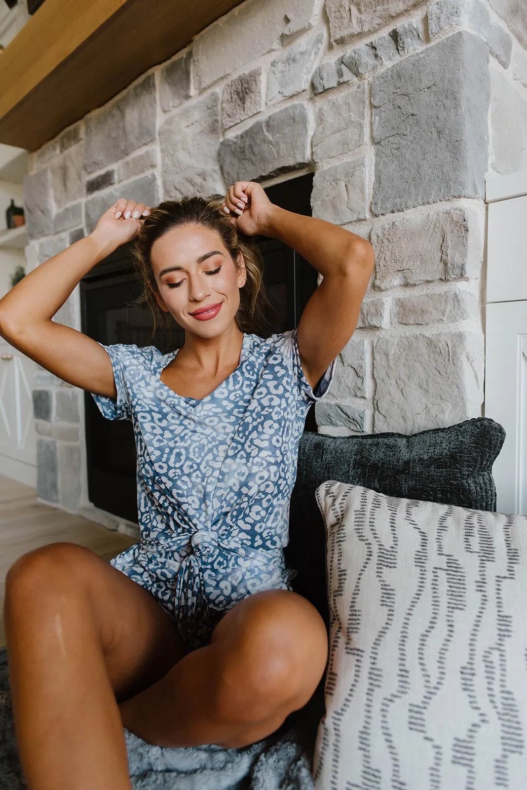 Fading Away Leopard V-Neck In Navy