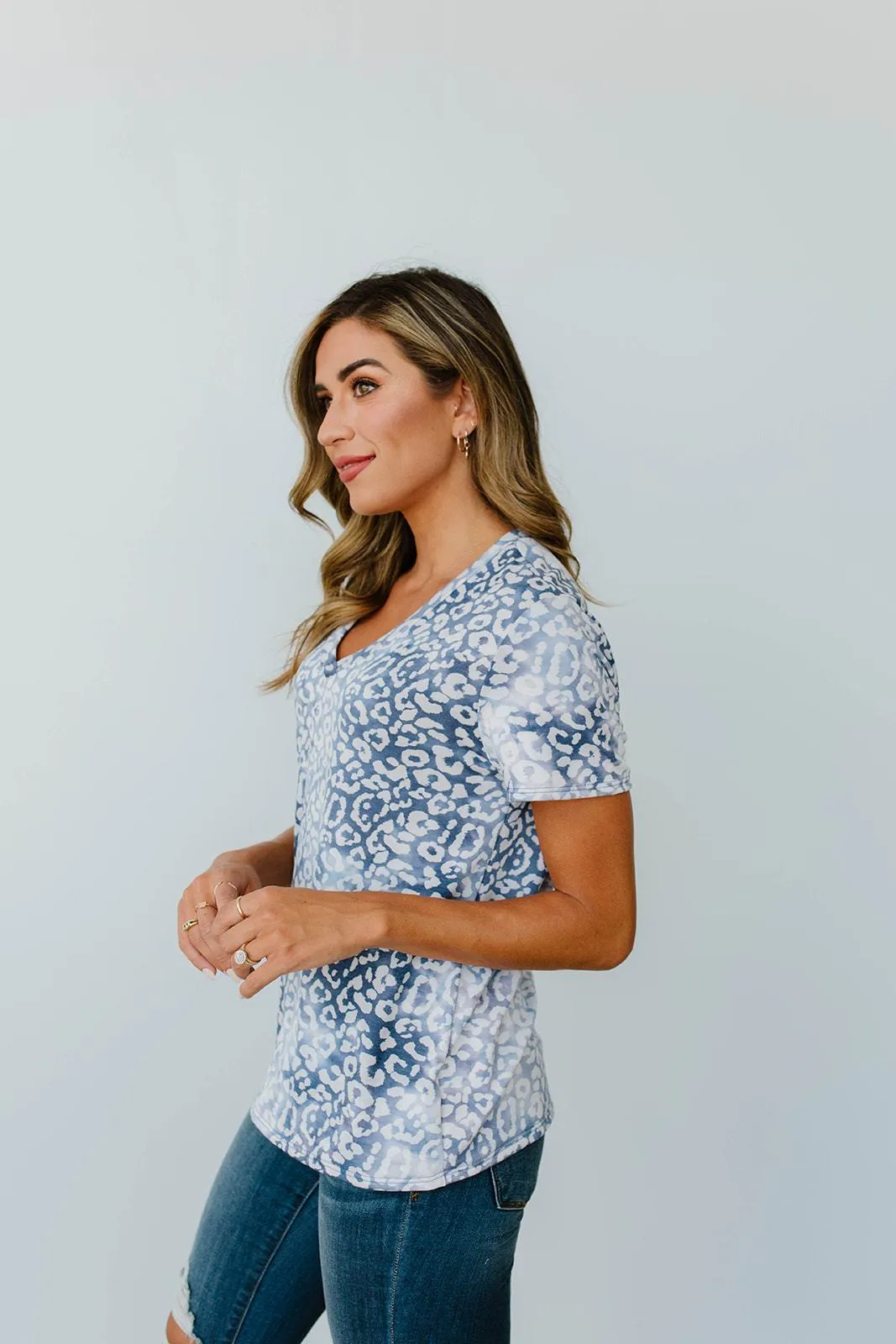 Fading Away Leopard V-Neck In Navy