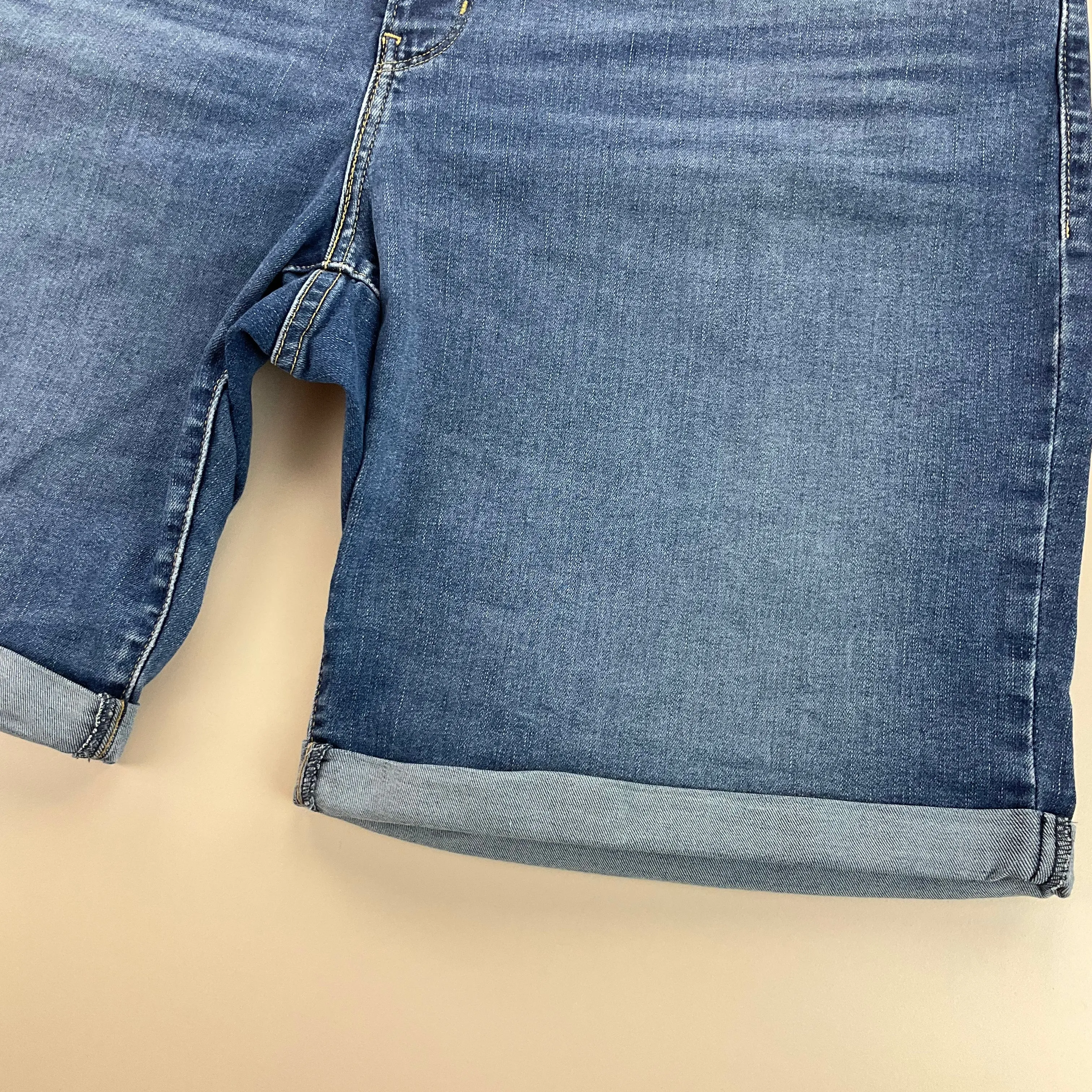 Levis Denim Shorts - W40