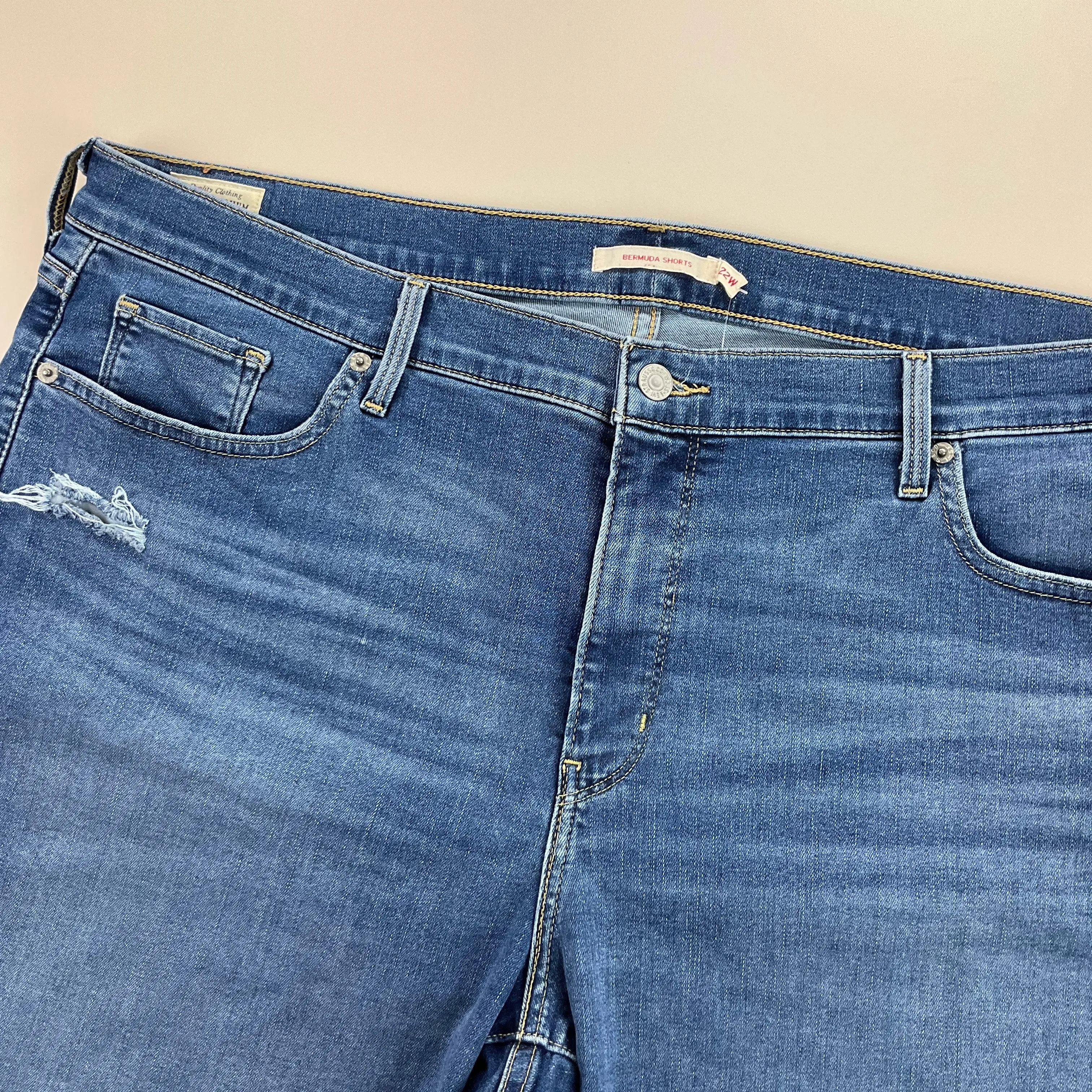 Levis Denim Shorts - W40