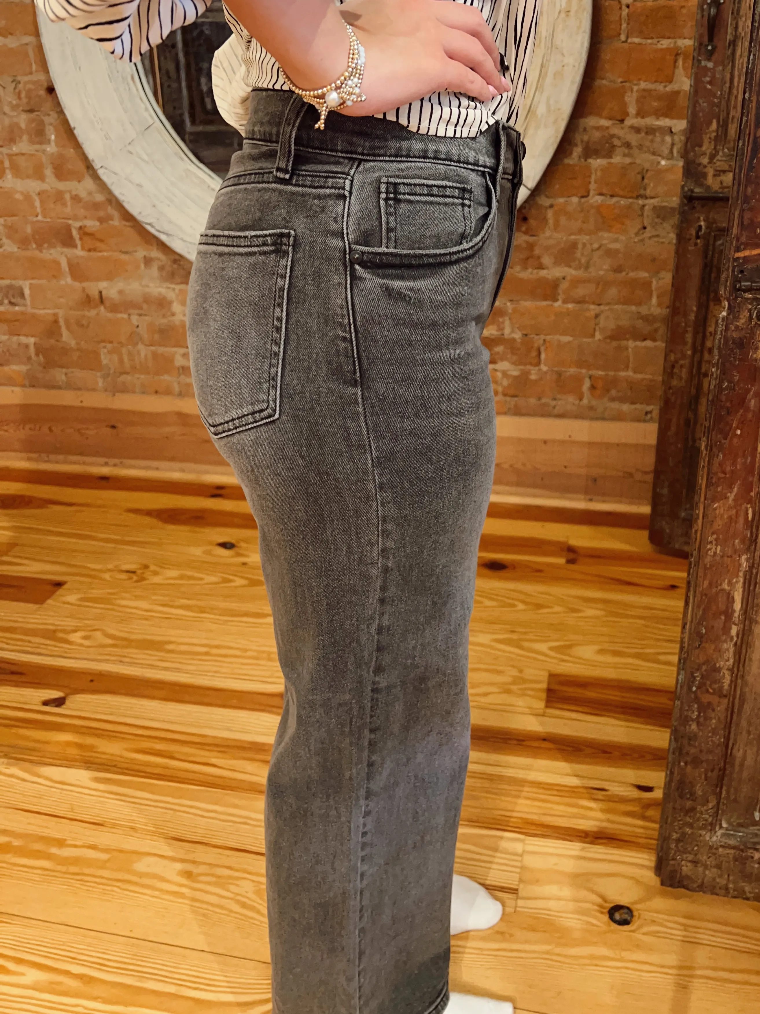 Lila Relaxed Vintage Straight - Washed Grey