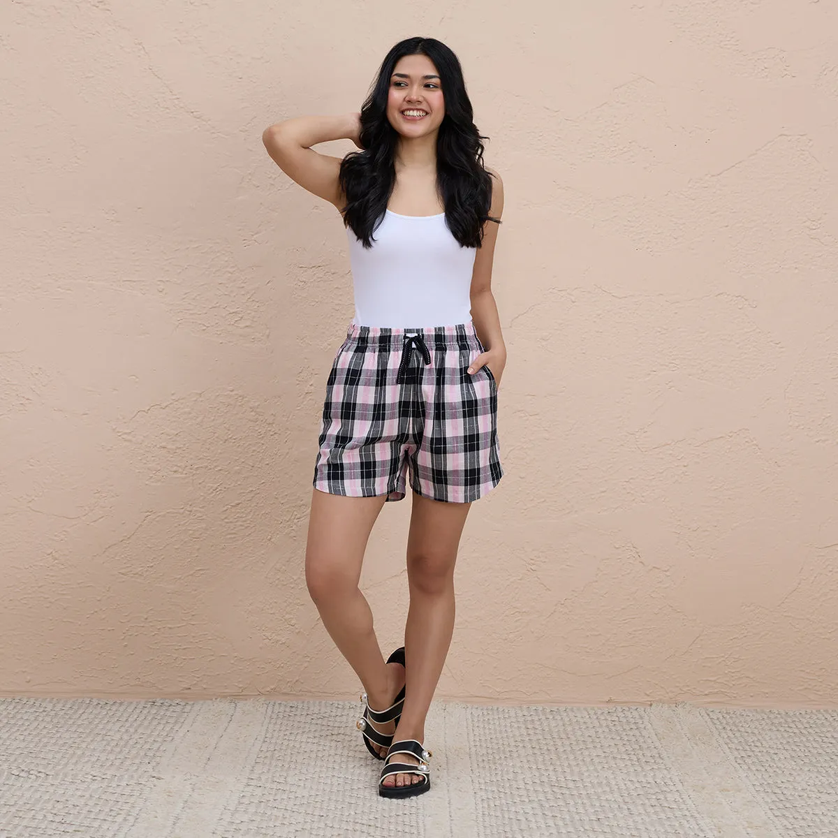 Nykd By Nykaa Essential Cotton Shorts With Pockets & Adjustable Waist Nys914 Black Pink Check