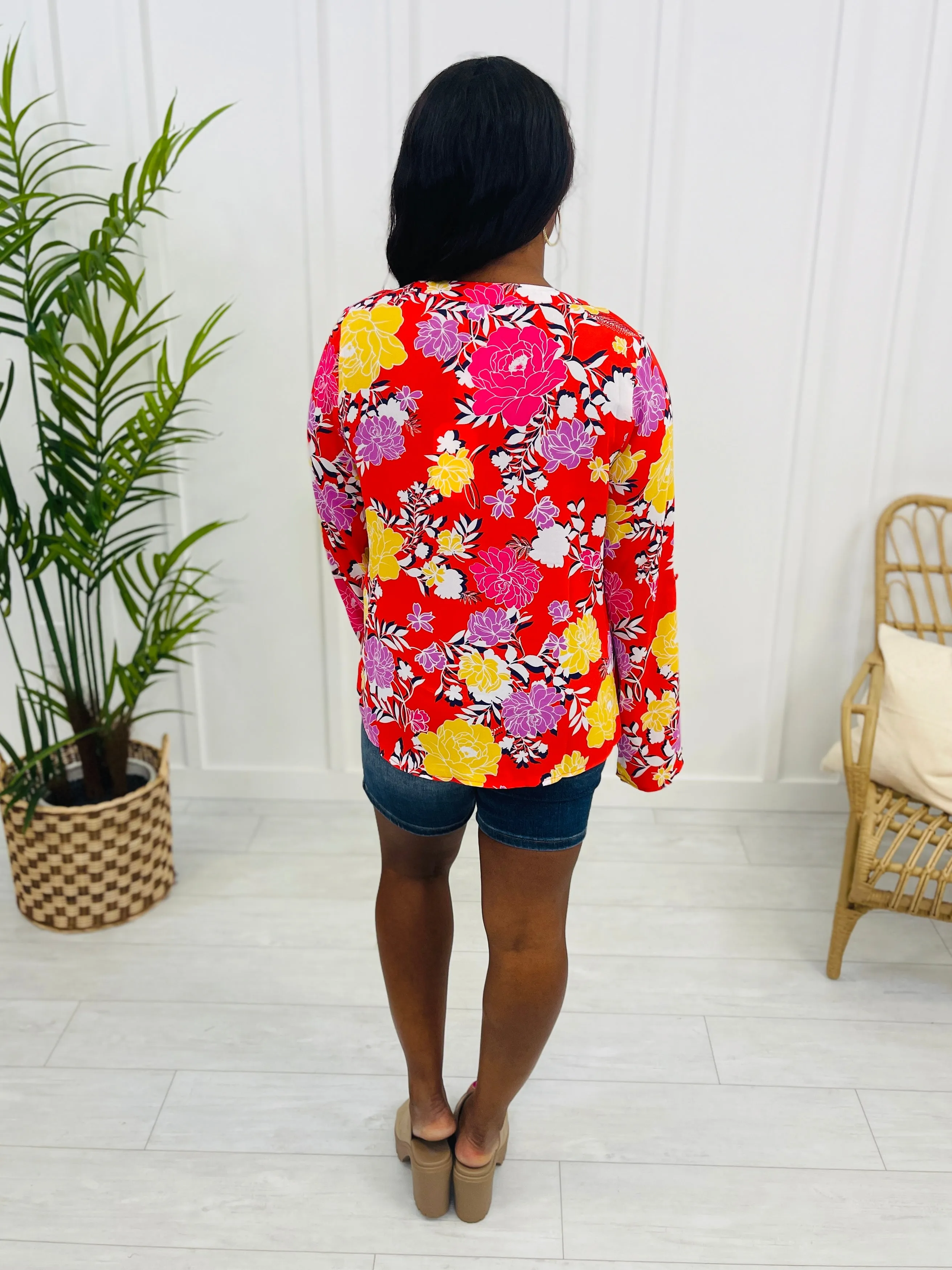 REG/CURVY Be A Vibrant Light Top