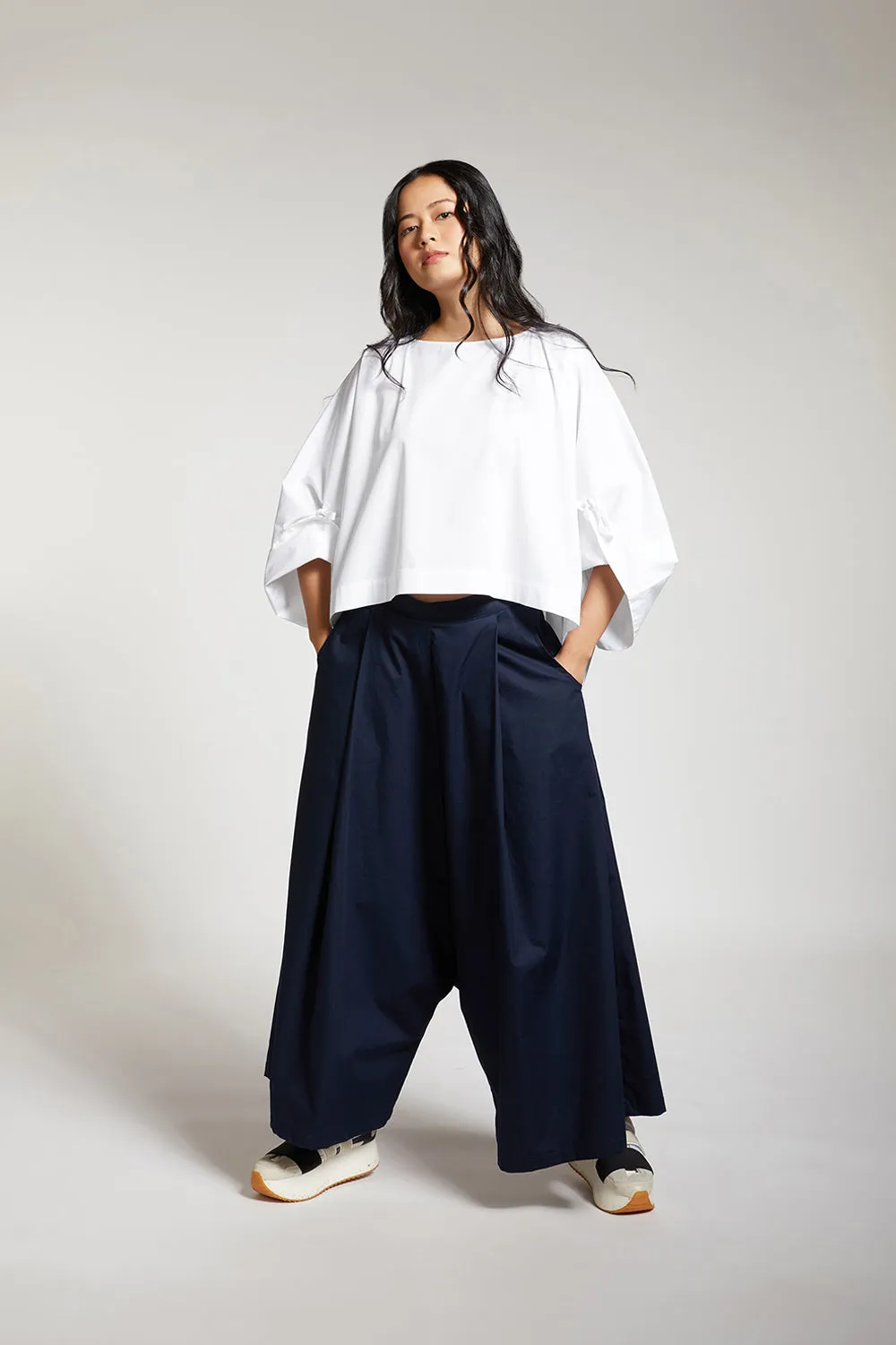 ROUNDED TOP WITH SLEEVE TIE