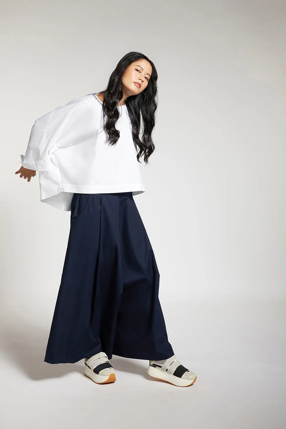 ROUNDED TOP WITH SLEEVE TIE