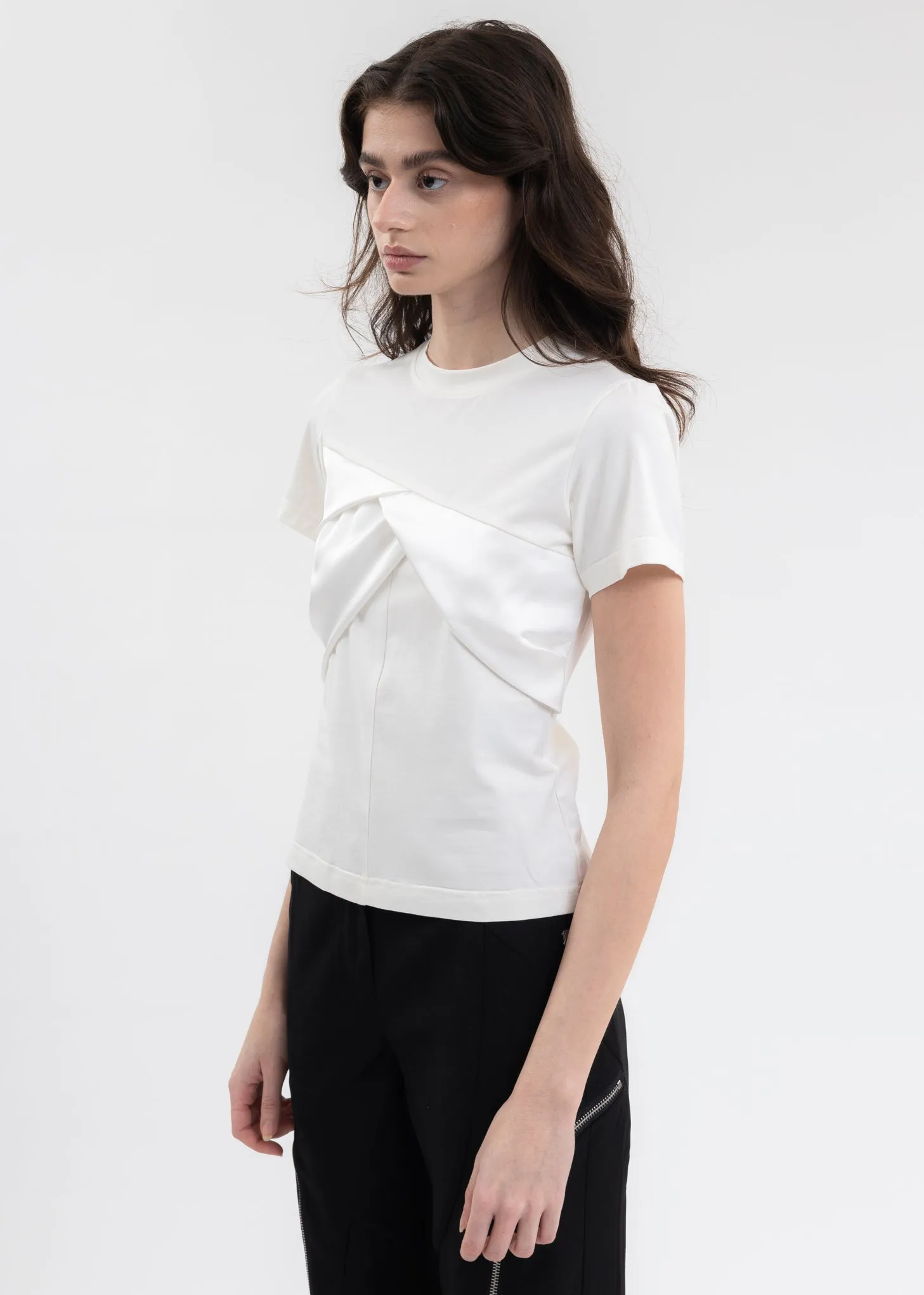 SMOOTH WHITE “BOW” SHAPE T-SHIRT