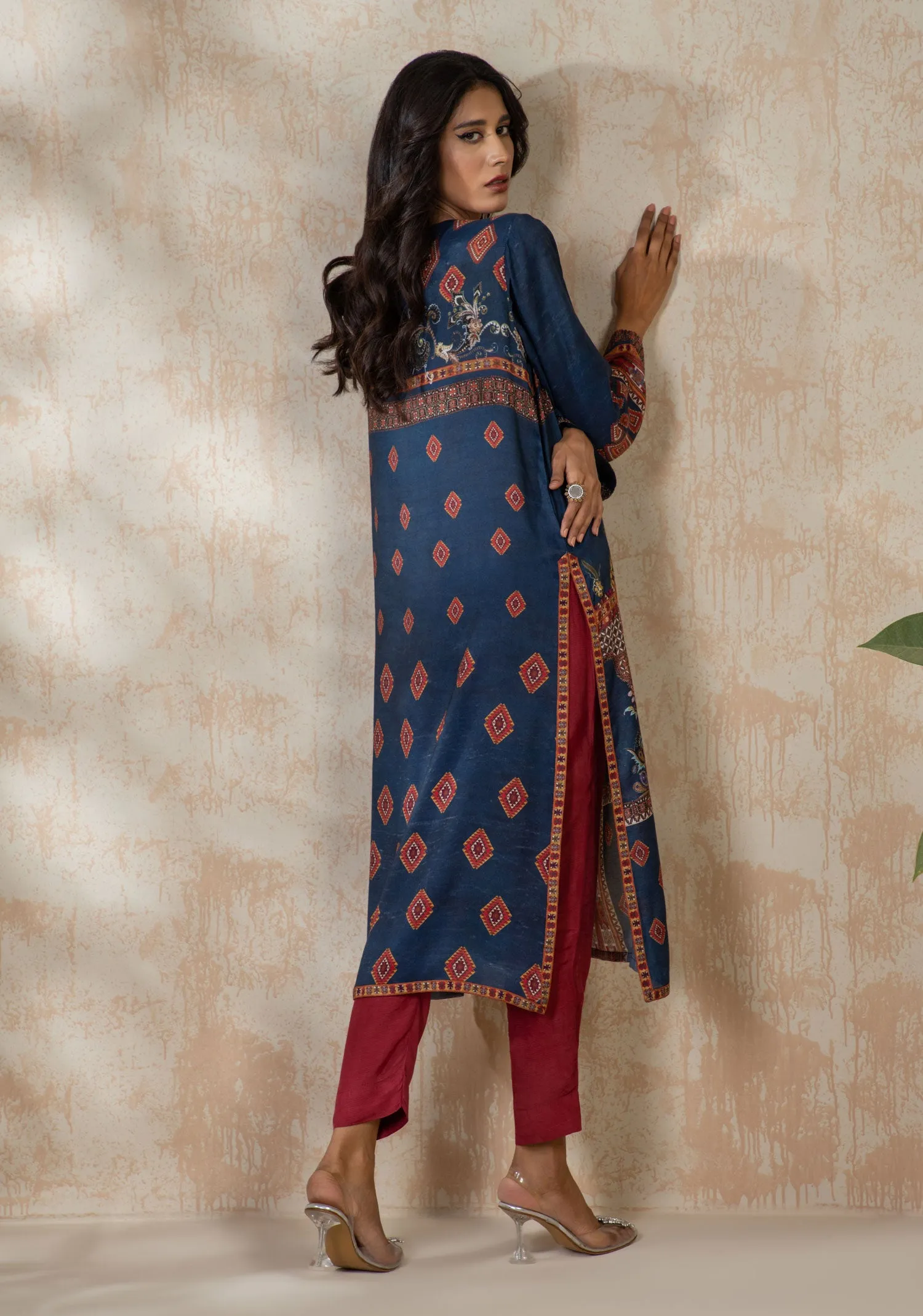 Stylish Floral Motif Appliqué